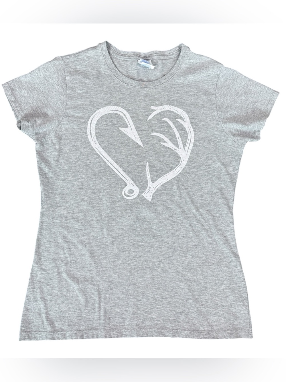 Hunting & Fishing Heart Graphic Gray Tee Shirt Size Medium